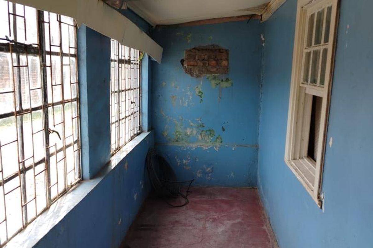 Fixer-upper with potential - Photo 3