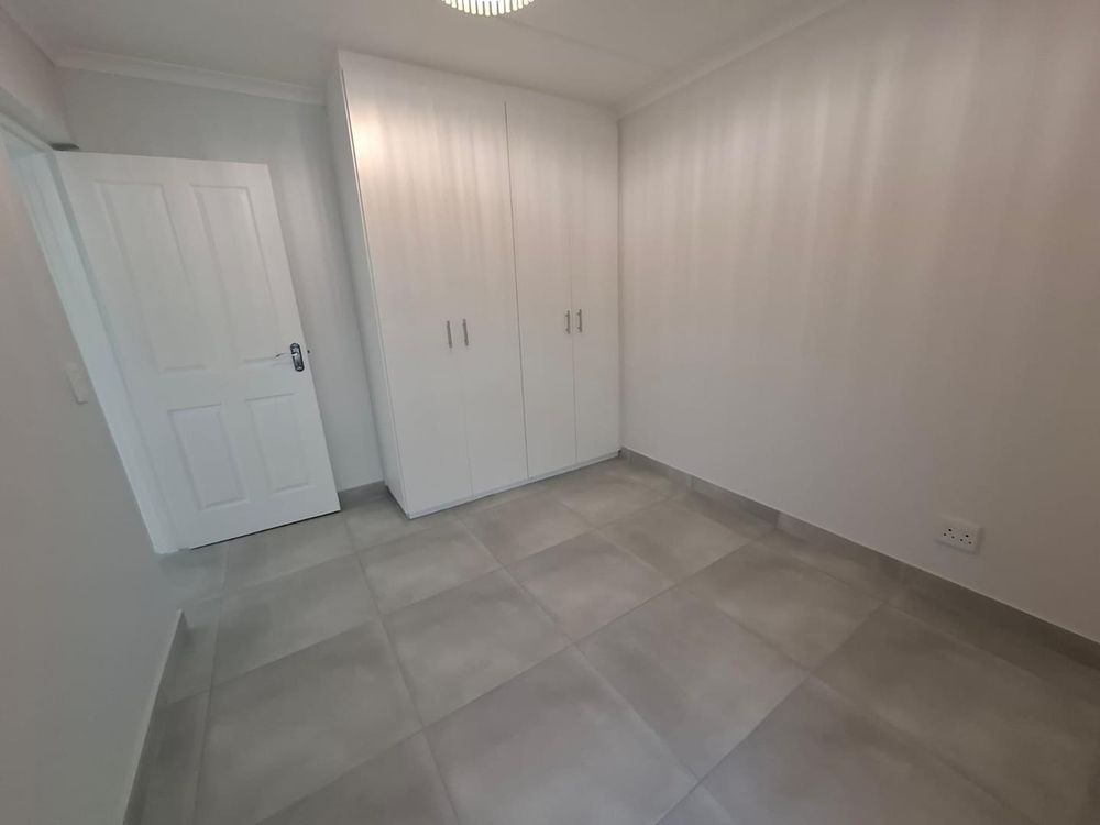 2nd bedroom (fits Double bed)