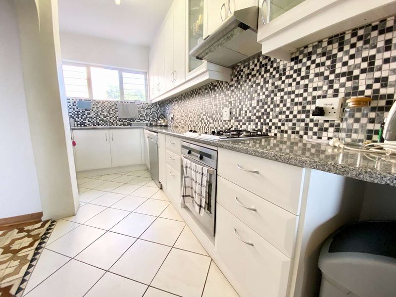 Hendra Estates - Stunning Front Sea-Facing Triplex For Rent On Umhlanga Beachfront - Photo 5