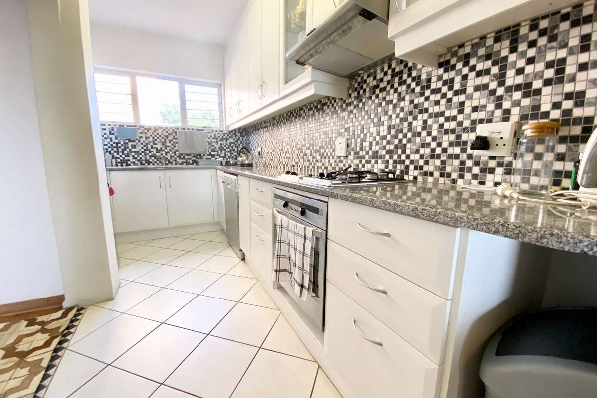 Hendra Estates - Stunning Front Sea-Facing Triplex For Rent On Umhlanga Beachfront - Photo 5