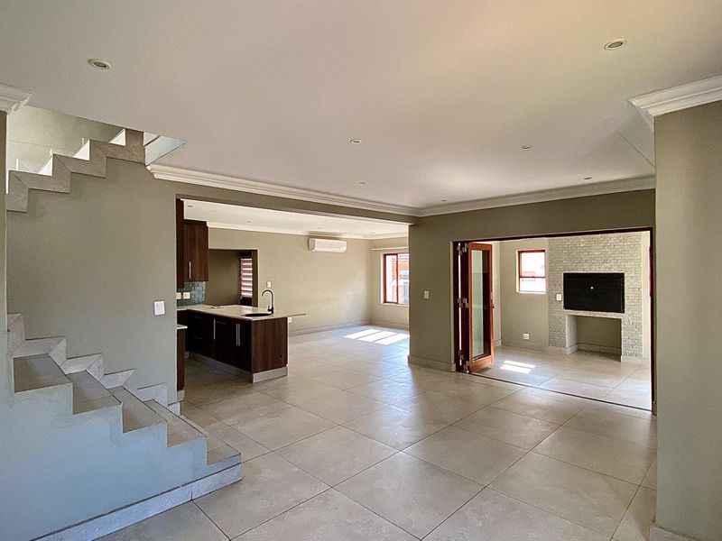 Flawless Townhouse - Photo 8