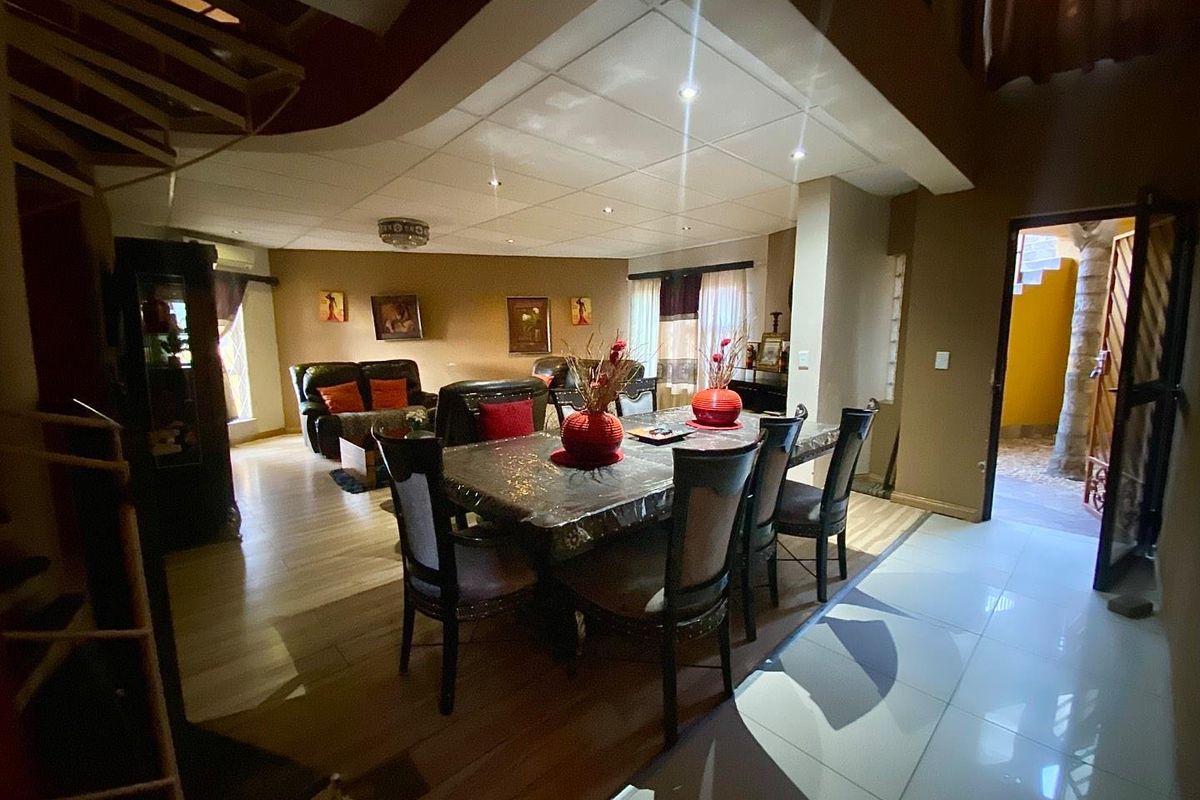 Beautiful Three-Storey Home with Flat for Sale in Dorado Park. - Photo 5