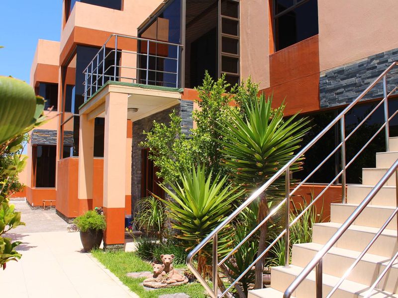 Stunning Property with loads of in and outside living - Photo 3