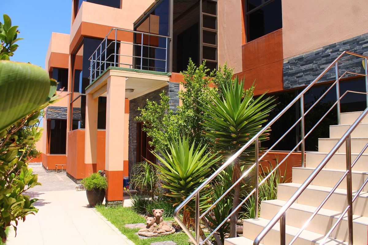 Stunning Property with loads of in and outside living - Photo 3