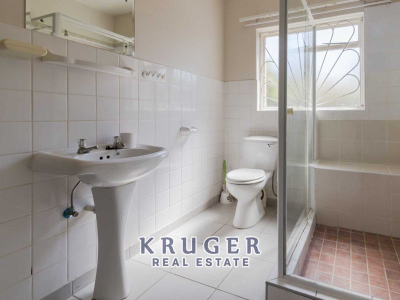 HOUSE WITH 5 FLATS  – PERFECT GUESTHOUSE OR AIR BNB OPPORTUNITY - Photo 4