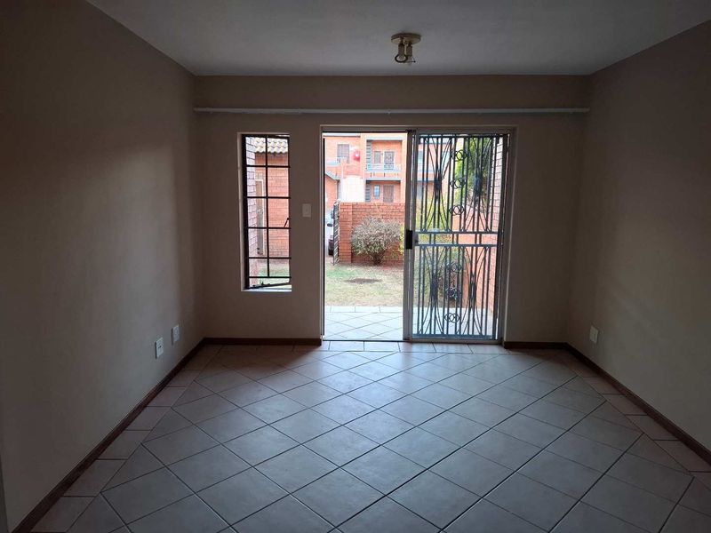 Two Bedroom Ground Floor Unit in Secure Complex - Photo 5