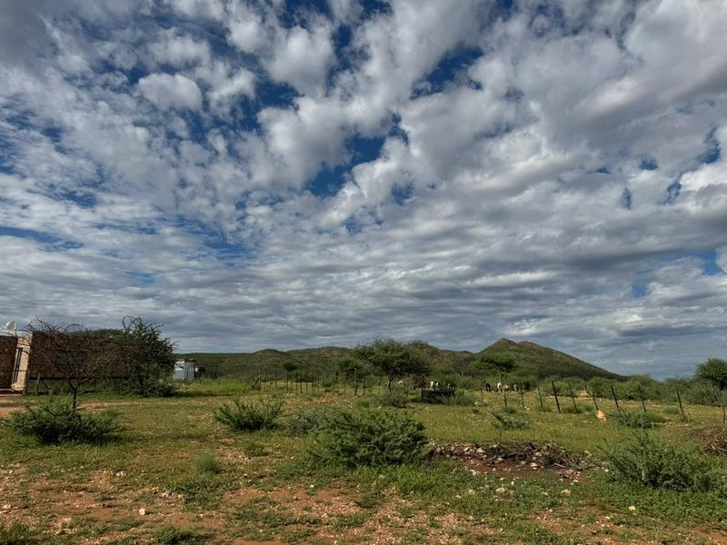 Set amongst the dramatic landscapes of the Khomas Region, the farm offers a unique blend of privacy, natural beauty and self-sufficient living. - Photo 4