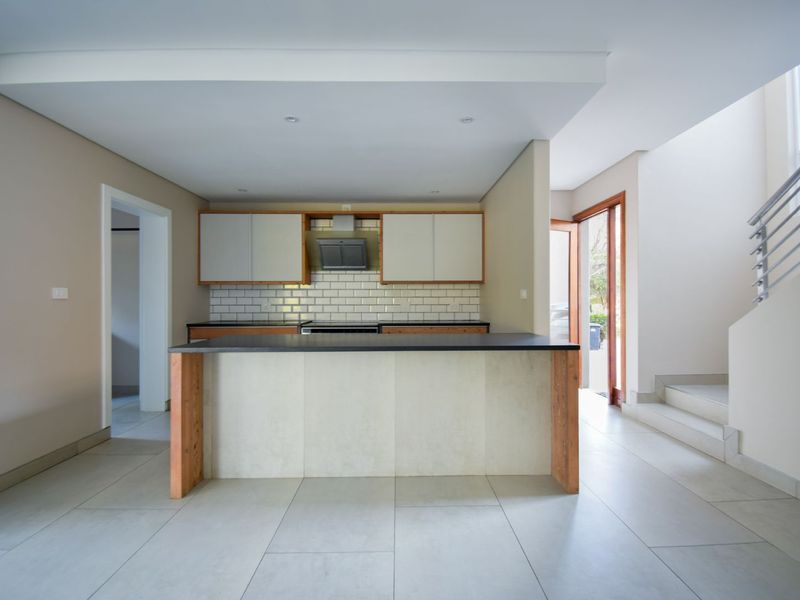 Large corner home in the popular Taemane Golf View Estate - Moreleta Park - Photo 10