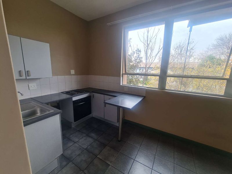 Charming First-Floor Bachelor Apartment for Sale in Richmond - Photo 8