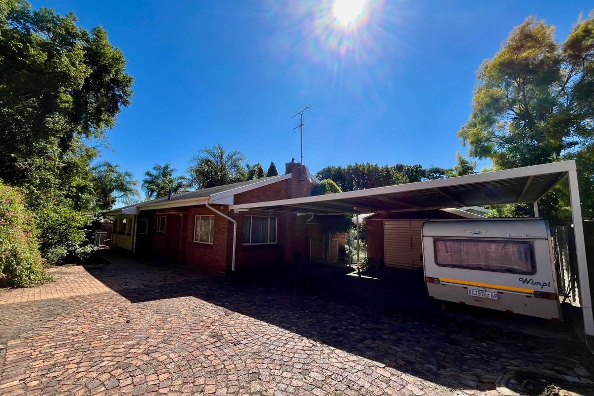 Spacious Family Home with Large Granny Flat for Sale in Villieria – Priced to Sell! - Photo 2