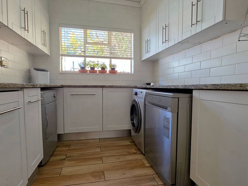 4 Bedroom House for Sale in Randhart - Photo 8