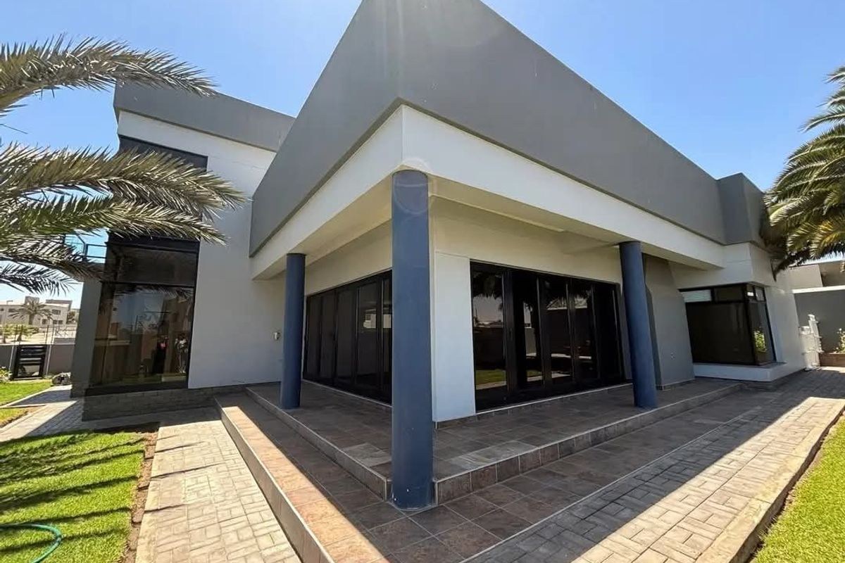 Three bedroom Fully Furnished Home Available to Let 1st February 2026 - Photo 2