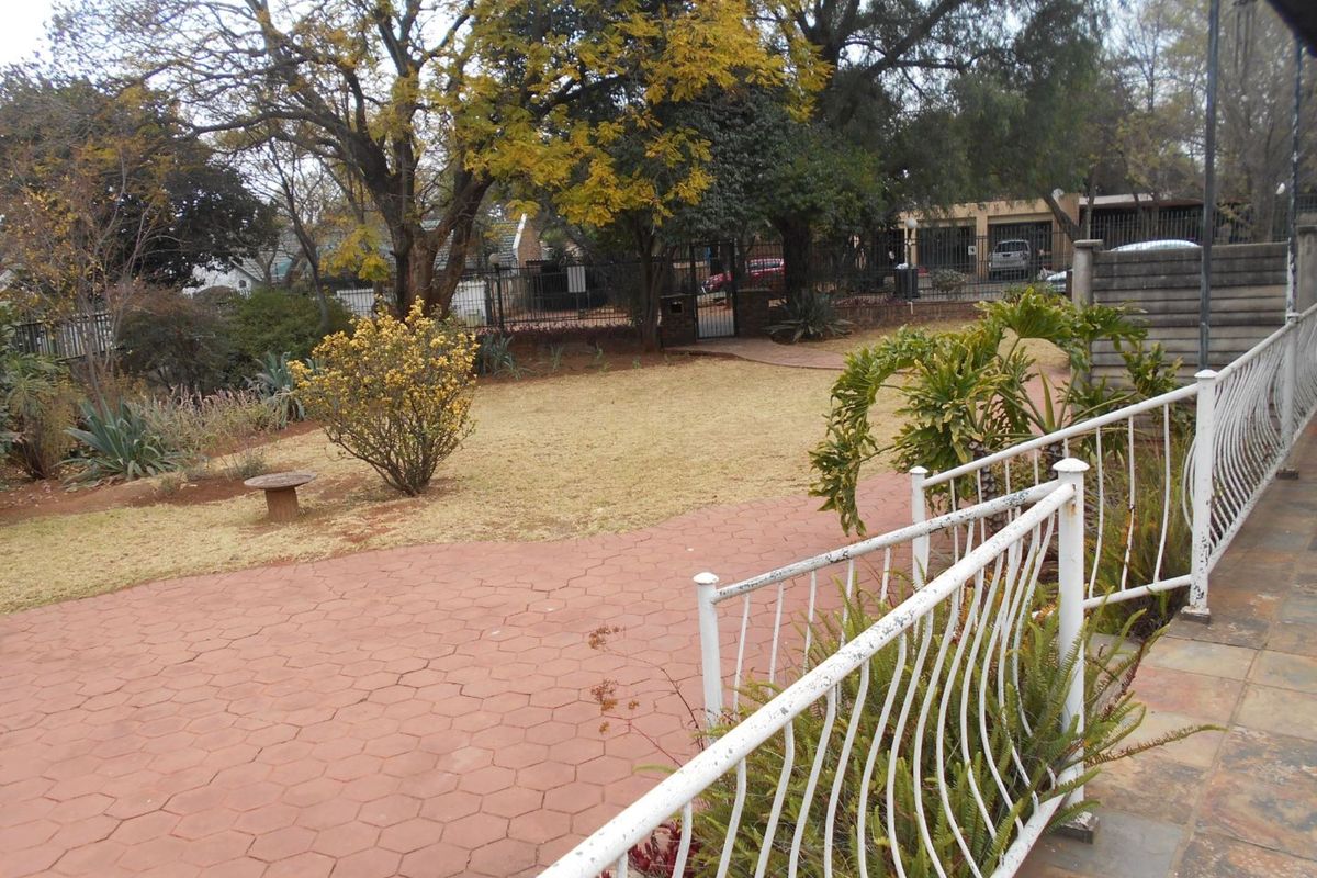 OWN YOUR DREAM WITH THIS LOVELY 4 BEDROOM FAMILY HOME!! - Photo 3