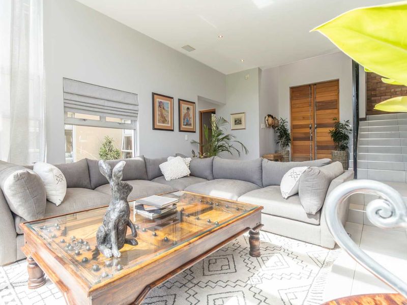 A RARE OPPORTUNITY: TRANQUIL LUXURY LIVING ON A PRESTIGIOUS AGRICULTURAL HOLDING - Photo 9