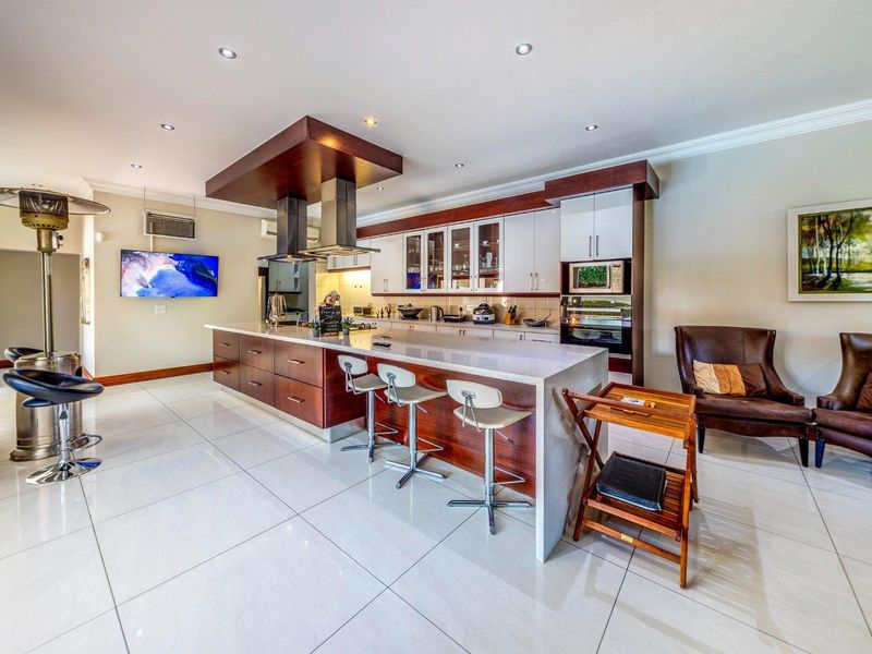 Privacy & Prestige! Stunning 5-Bedroom Home in Faerie Glen's Prime Leeuwberg Estate - Photo 5