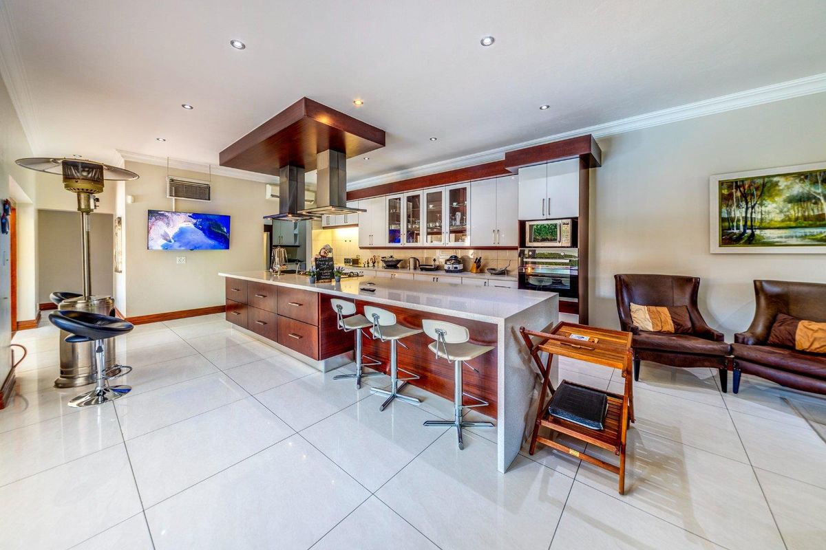 Privacy & Prestige! Stunning 5-Bedroom Home in Faerie Glen's Prime Leeuwberg Estate - Photo 5