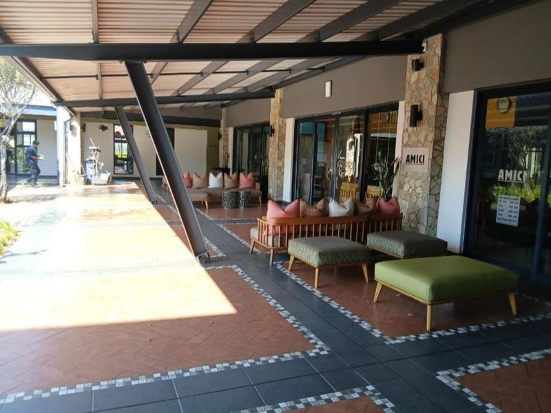 Modern, well maintained apartment with luxurious finishes. - Photo 6