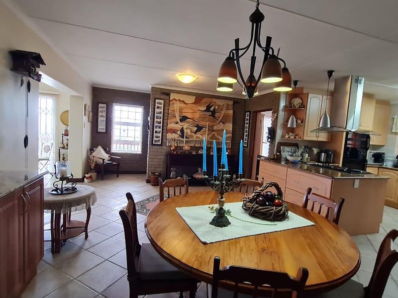 3 Bedroom House with Office and Flat in Dana Bay - Photo 5