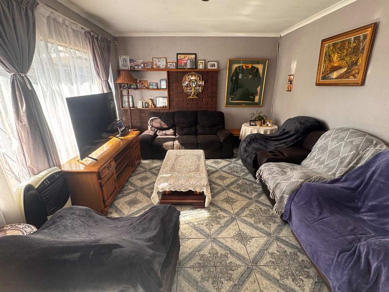 Lovely Family Home for Sale with Solar - Photo 2