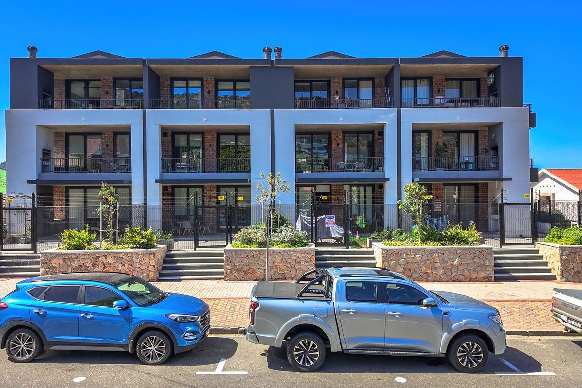 Prime Coastal Investment: Fully Furnished Apartment with Sea Views - Price Includes VAT - No Transfer Duty - Photo 4