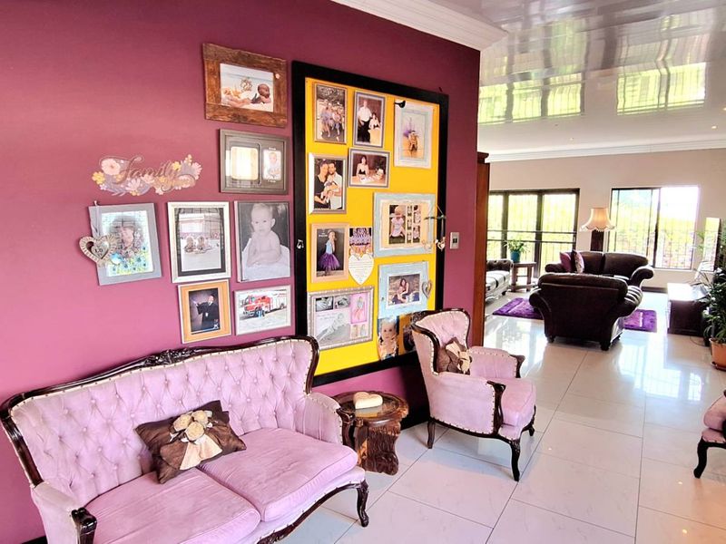 Discover Elegance - Unique 4-Bedroom Home Awaits You! - Photo 8