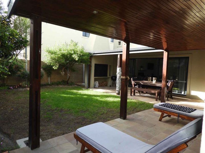 Beautiful corner home in Atlantic Links Estate, Melkbosstrand - Photo 7