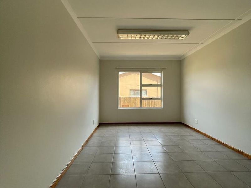 Turnkey Opportunity: Six En-Suite Bachelor Flats with Braai & Communal Area's - Photo 5