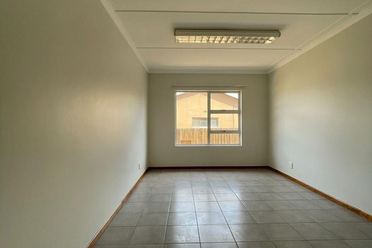 Turnkey Opportunity: Six En-Suite Bachelor Flats with Braai & Communal Area's - Photo 5