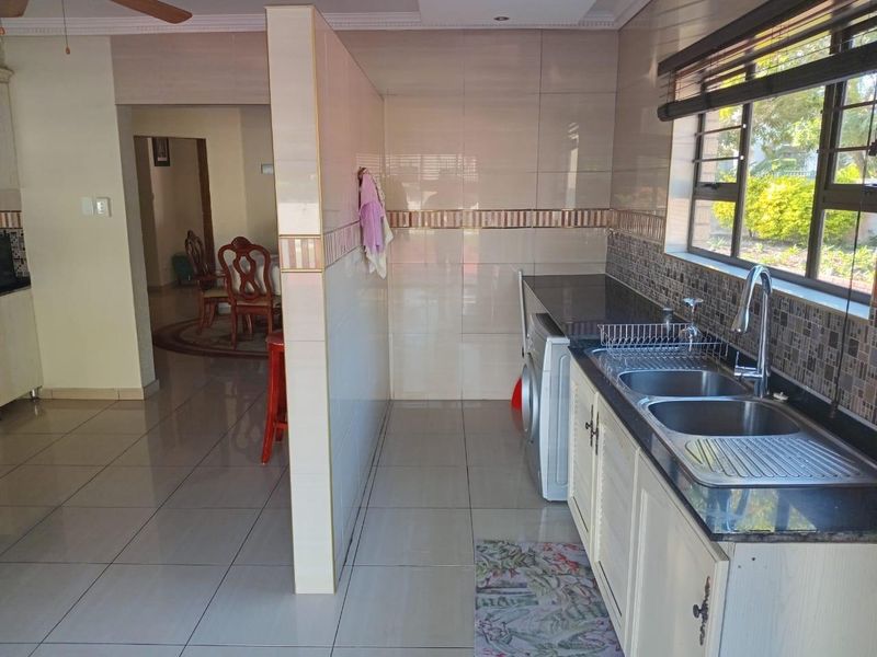 Premium Executive Accommodation | Six En-Suite Bedrooms | Corporate Rental - Photo 10