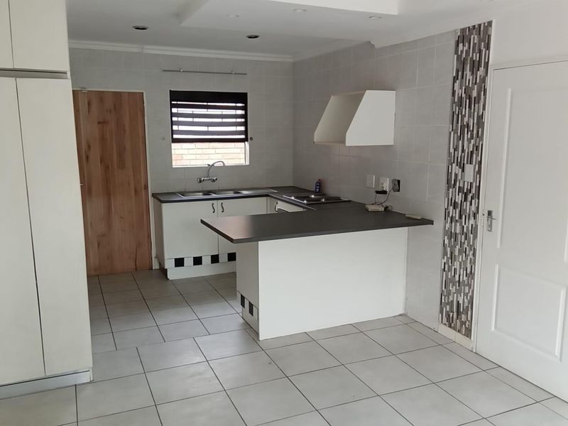 The Perfect Start or Smart Downscale – Secure,  and Well Located! - Photo 7