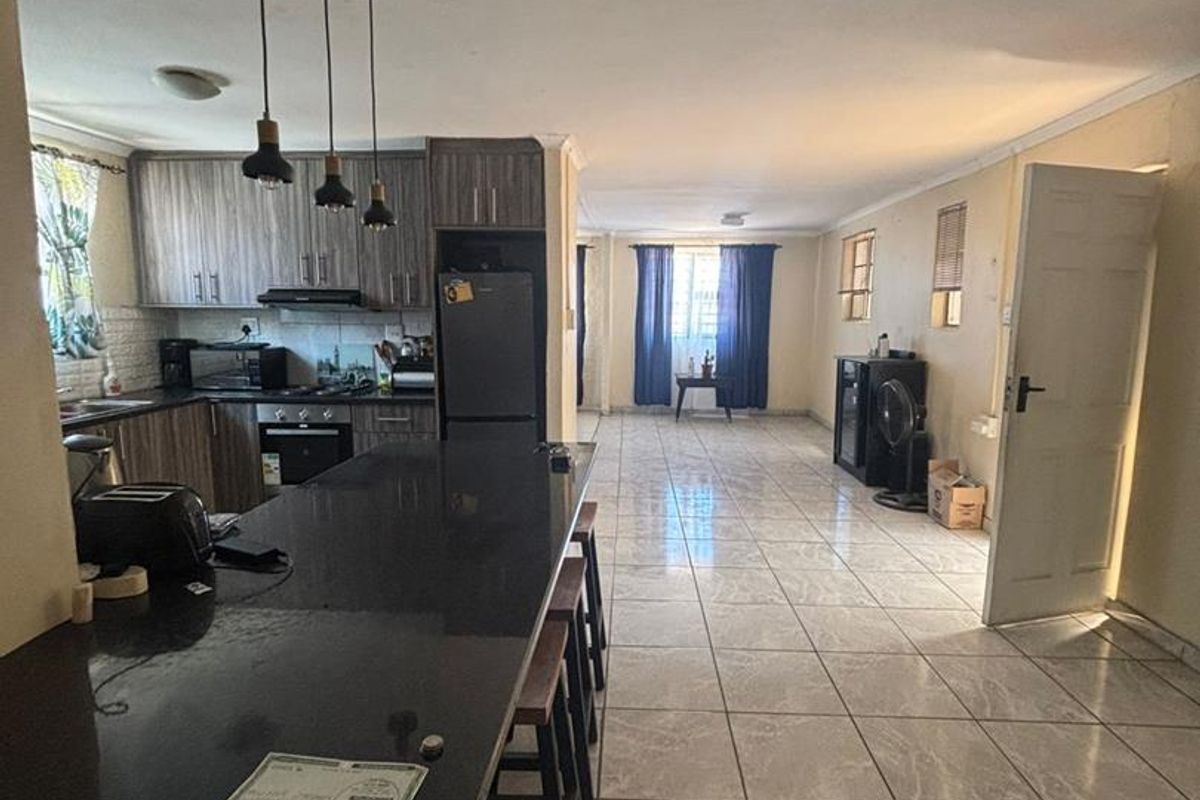 Beautiful free standing property ready for you. - Photo 4