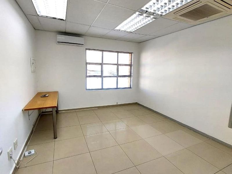 Modern Office with an amazing view for sale in Windhoek City Centre - Photo 3