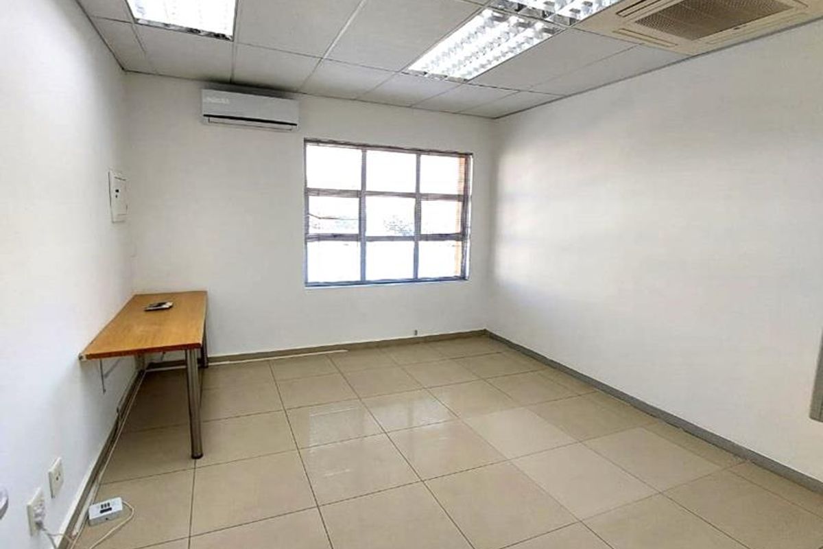 Modern Office with an amazing view for sale in Windhoek City Centre - Photo 3