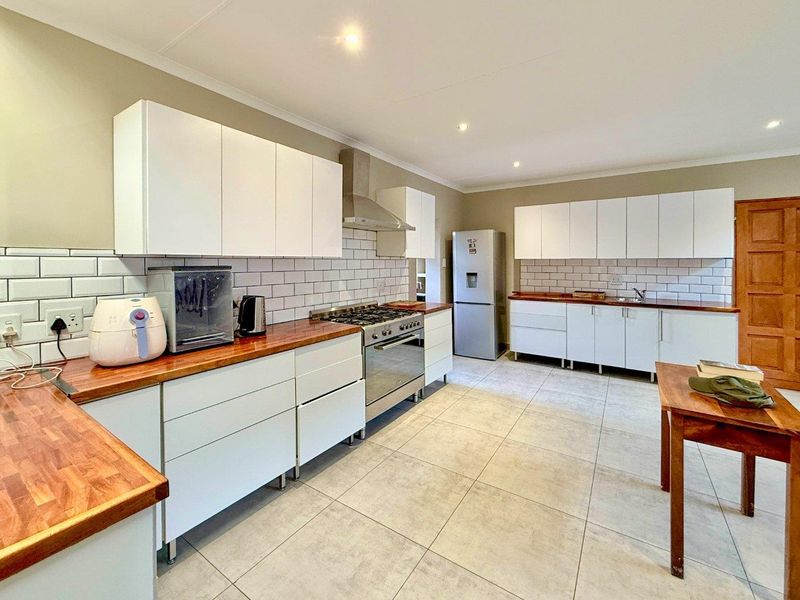 Serenity. Style. Security | Contemporary family living in leafy Constantia Glen Security Village - Photo 7