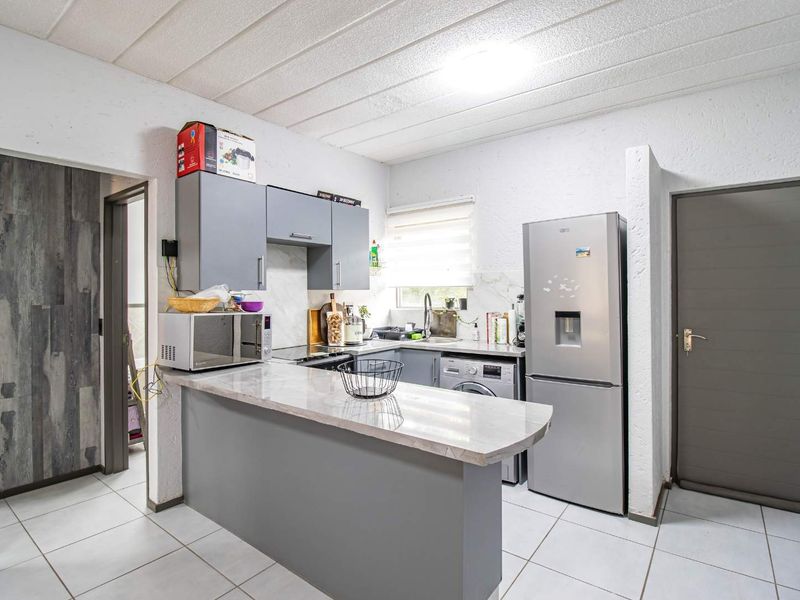 One bedroom apartment for sale in Lonehill - Photo 6