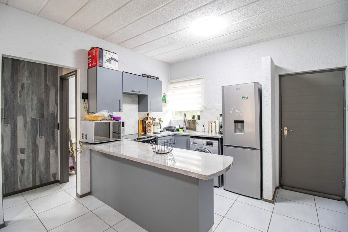One bedroom apartment for sale in Lonehill - Photo 5