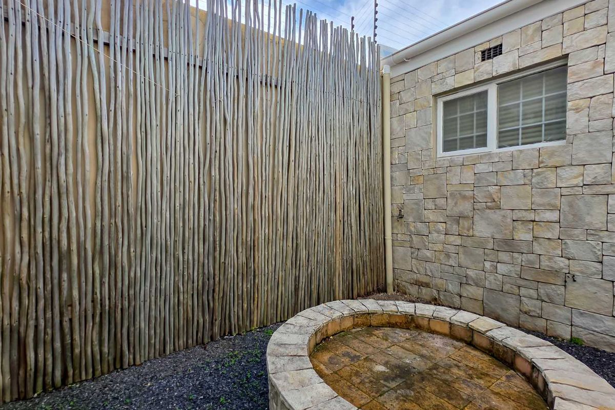 Two bedroom house to let in Buitenkant Street, Gardens. - Photo 4