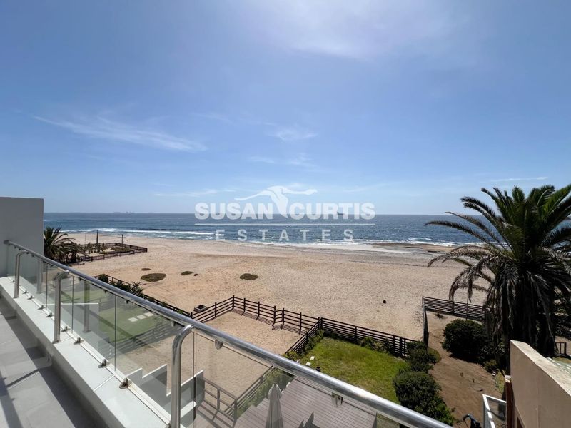 Stunning Beachfront Modern Home - Photo 2