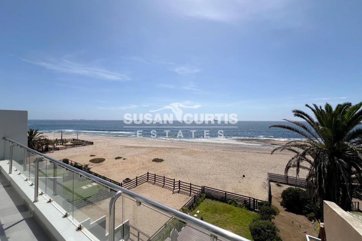 Stunning Beachfront Modern Home - Photo 2