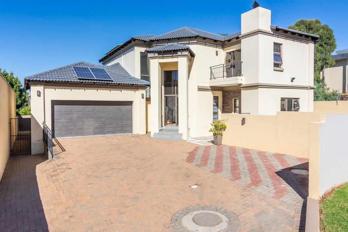 Family Home for Rent - Photo 2