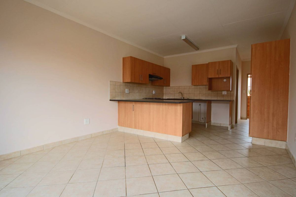 Perfect 2-Bedroom, 1-Bathroom, 1Carport Ground-Floor Apartment - Photo 3