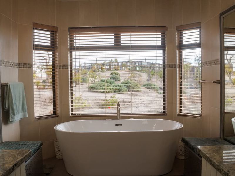 Namibian Dream: 10-Hectare Smallholding in Unique Terrain" - Photo 7