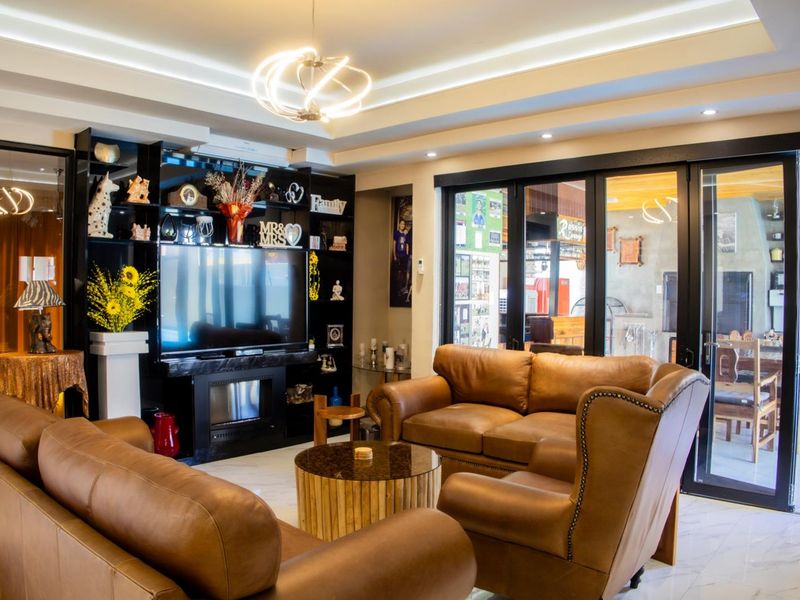 🏠 5-Bedroom Family Home close to WHK Gymnasium School - Photo 10