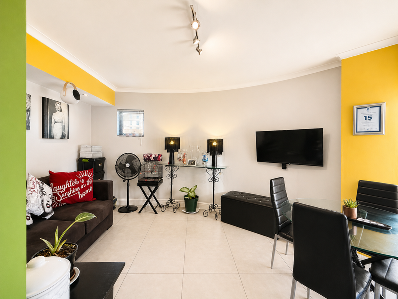 1-Bed 2-Bath | Strong Yield + Airbnb Upside - Photo 3