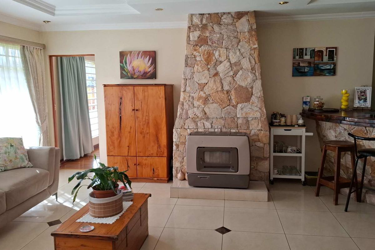 Beautiful Home for the Larger Family - Photo 4