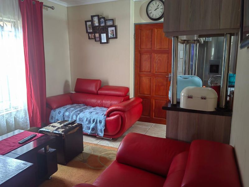 Clayville-Neat Property for R 860 000 - Photo 4