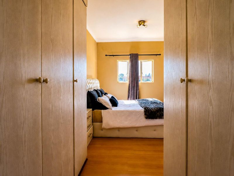 2 Bedroom 2 bathroom apartment - Photo 10