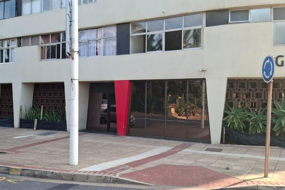 Perfect Investment: Bachelor Apartment Steps from the Waterfront - Photo 2