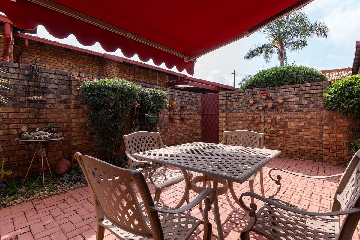 Spacious & Secure 3-Bedroom Townhouse in Edleen – Move-In Ready! - Photo 2