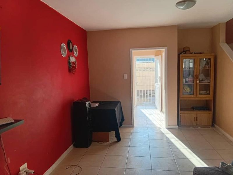 Spacious neat Townhouse - Photo 8